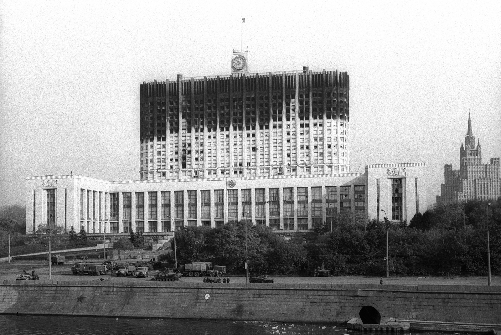 Фото белого дома в москве октябрь 1993